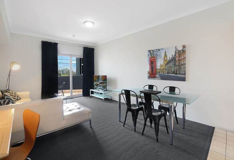 استودیوی لوکس, Sydney Airport Suites