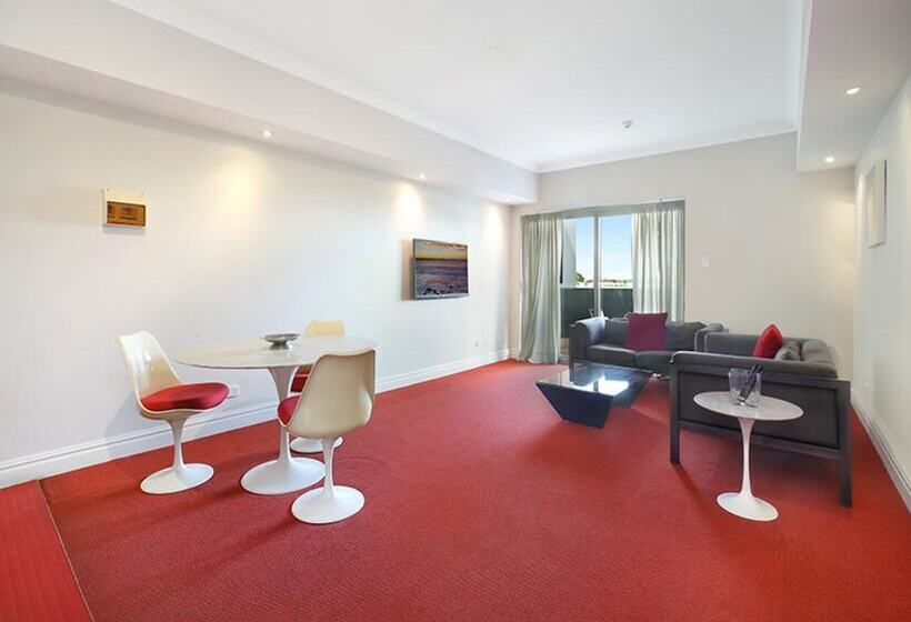 استودیوی لوکس, Sydney Airport Suites