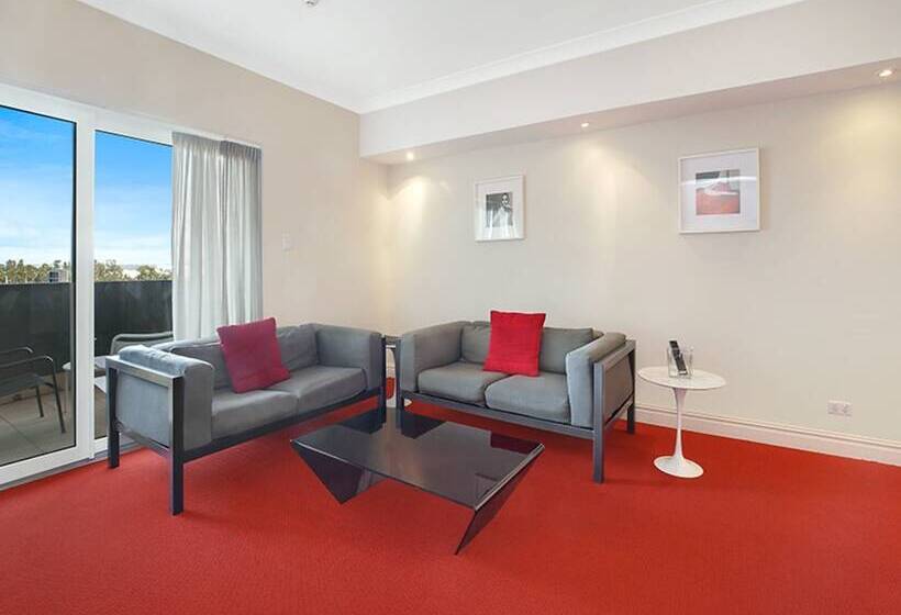 استودیوی لوکس, Sydney Airport Suites