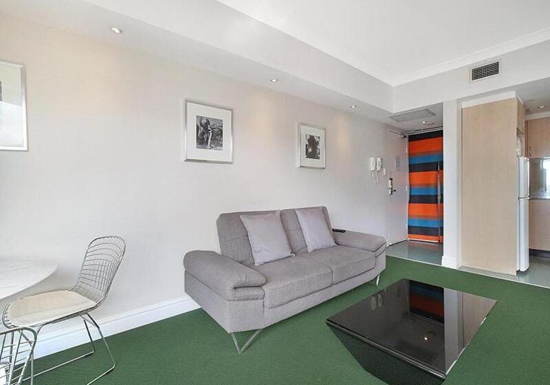 Superior studio with balcony, Sydney Airport Suites