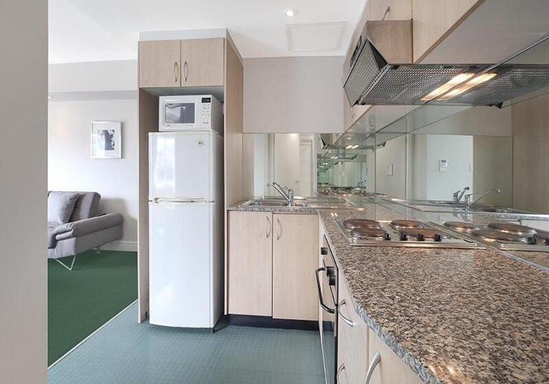 Superior studio with balcony, Sydney Airport Suites