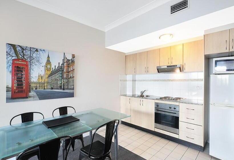 استودیوی لوکس, Sydney Airport Suites