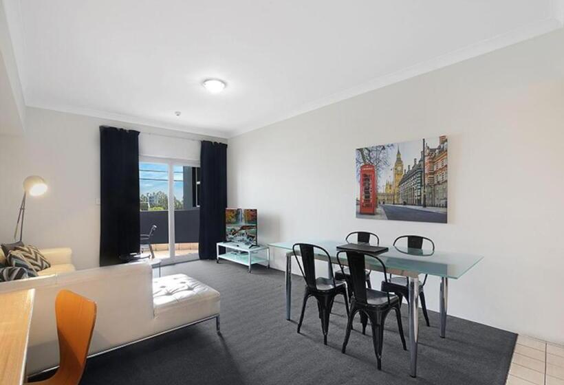 استودیوی لوکس, Sydney Airport Suites