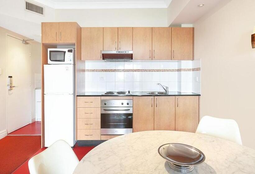 استودیوی لوکس, Sydney Airport Suites