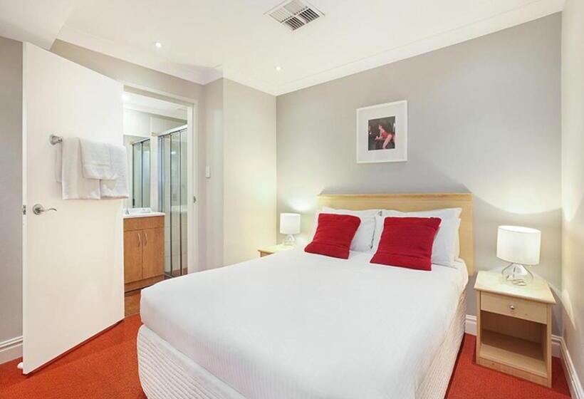 استودیوی لوکس, Sydney Airport Suites