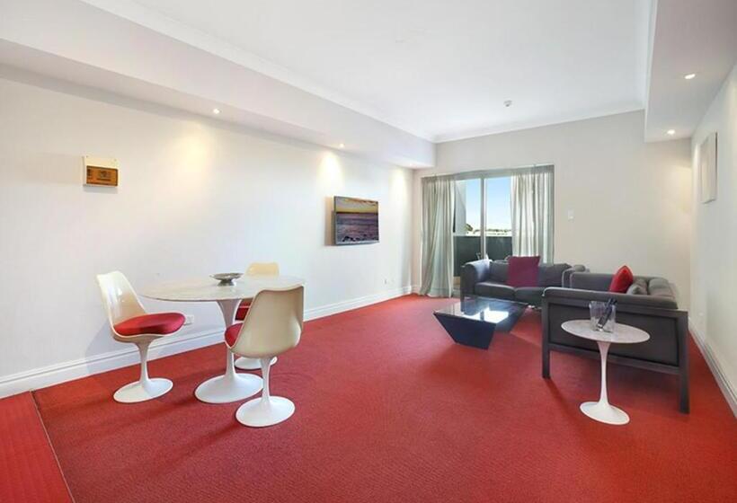 استودیوی لوکس, Sydney Airport Suites