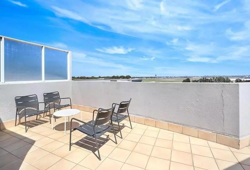 バルコニー付２ベッドルームアパートメント, Sydney Airport Suites
