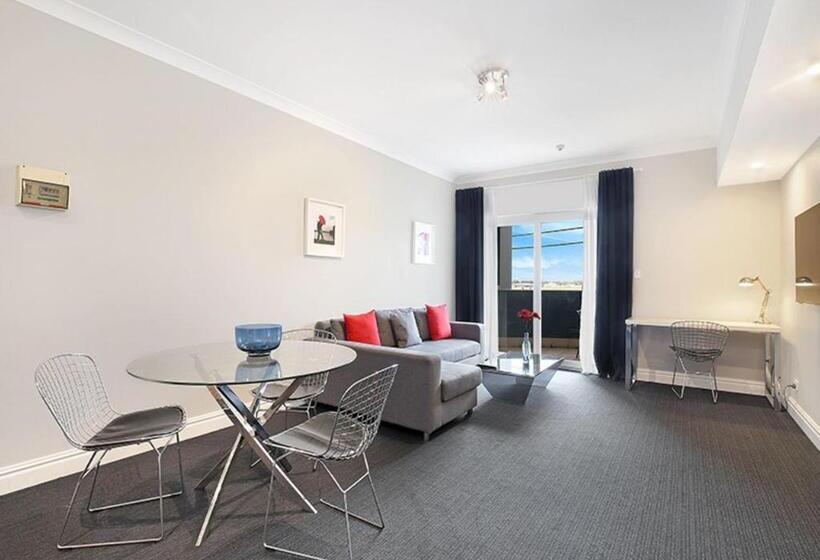 استودیوی لوکس, Sydney Airport Suites