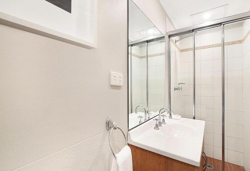 استودیوی لوکس, Sydney Airport Suites