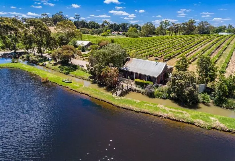Talo 2 Makuuhuonetta, Stonewell Cottages And Vineyards