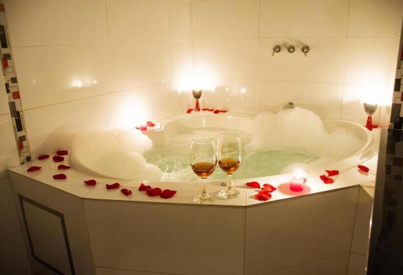 سوئیت با تخت بزرگ, Gran Hotel Ica