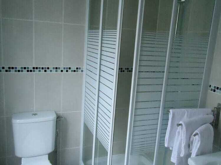 اتاق استاندارد یک نفره, Hipotel Paris Gambetta Republique