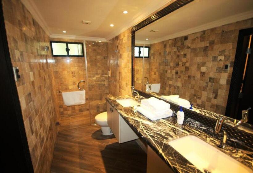 استودیو خانوادگی, Cedros Inn Boutique