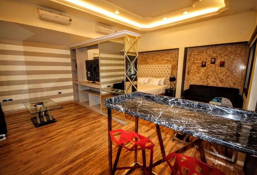 패밀리 스튜디오, Cedros Inn Boutique