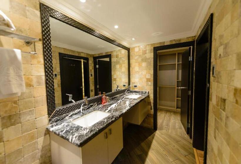 استودیو خانوادگی, Cedros Inn Boutique