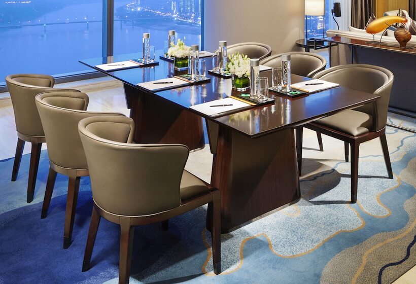 استوديو إدارى, Hilton Zhuzhou