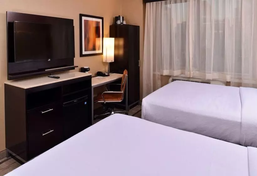 ２ダブルベッドのスタンダードルーム, Holiday Inn New York City   Times Square, An Ihg