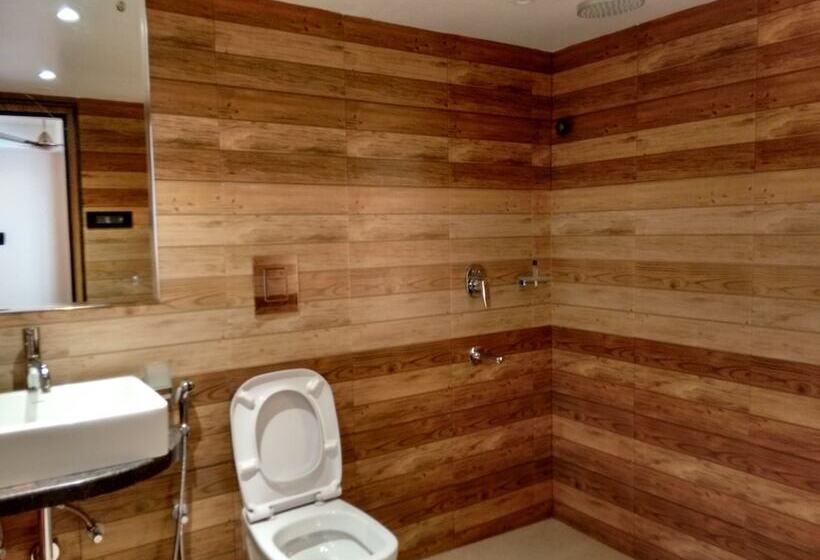 Superior-huone, Jewel Of The East