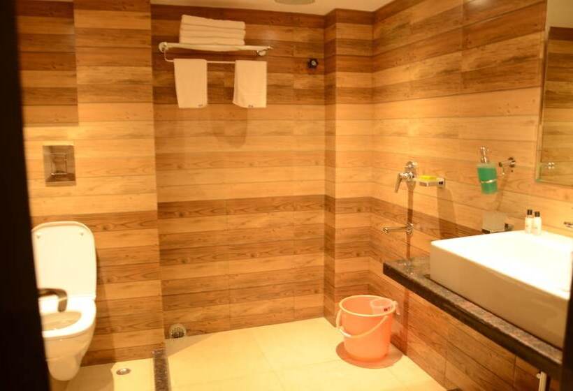 Superior-huone, Jewel Of The East