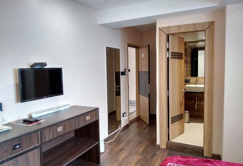 Superior-huone, Jewel Of The East