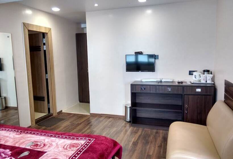 Superior-huone, Jewel Of The East