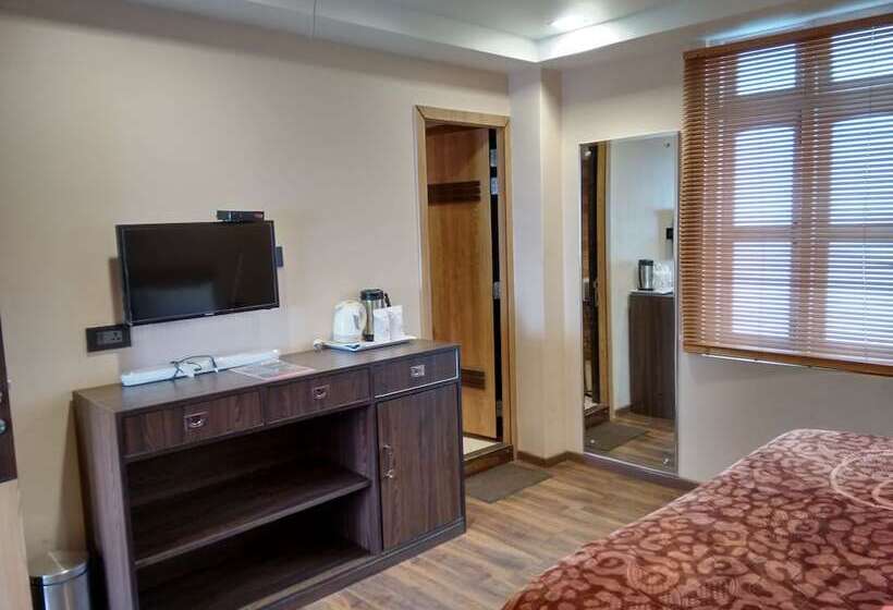 Superior-huone, Jewel Of The East