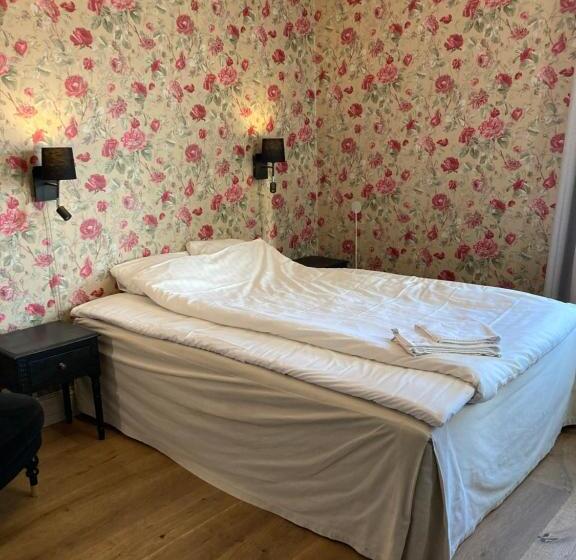 标准单人间, L Stensborg