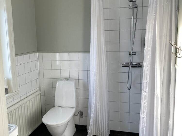 غرفة قياسية فردية, L Stensborg