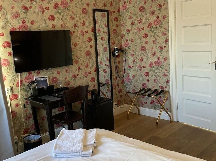 标准单人间, L Stensborg