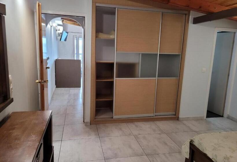 דירת חדר נוף לים, Logan S Beach