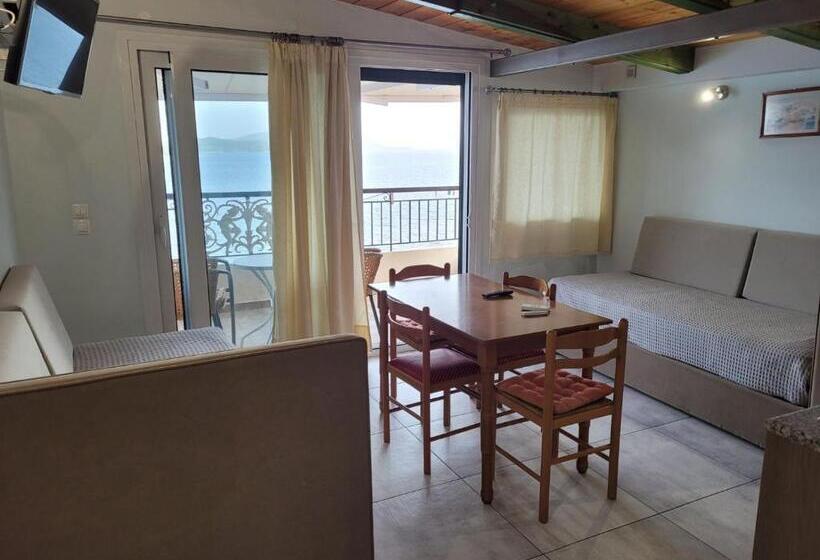 דירת חדר נוף לים, Logan S Beach