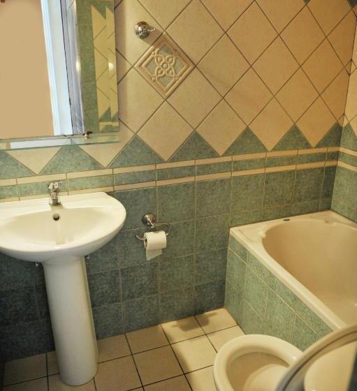 Family flat with sea view, Logan S Beach