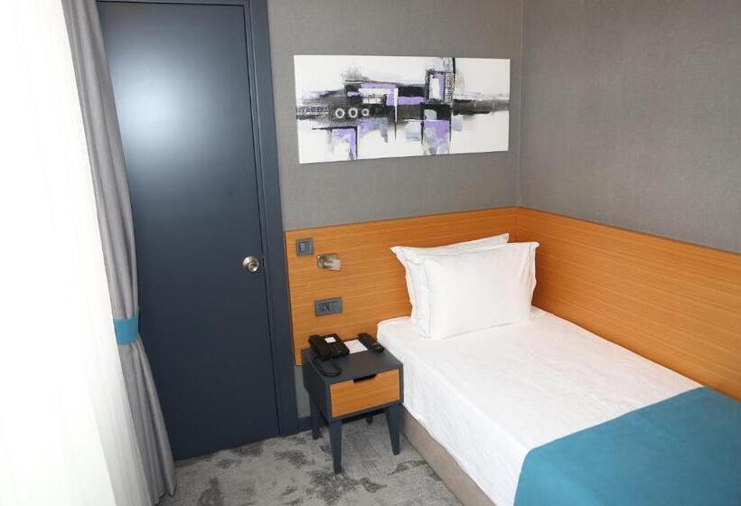 اتاق استاندارد یک نفره, Sapko Airport