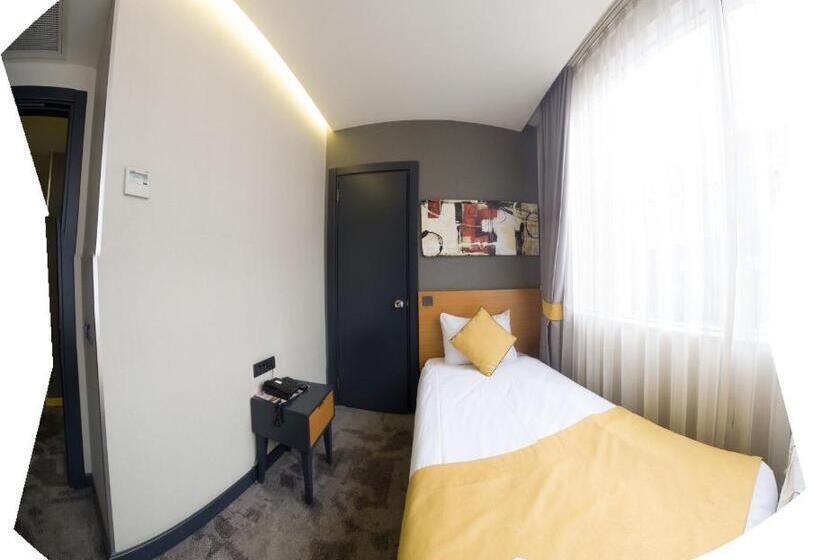 اتاق استاندارد یک نفره, Sapko Airport