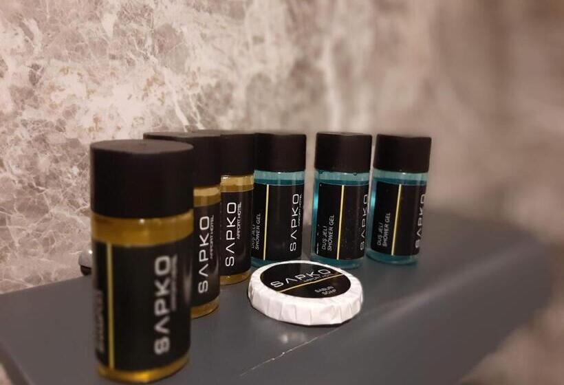 اتاق استاندارد سه نفره, Sapko Airport