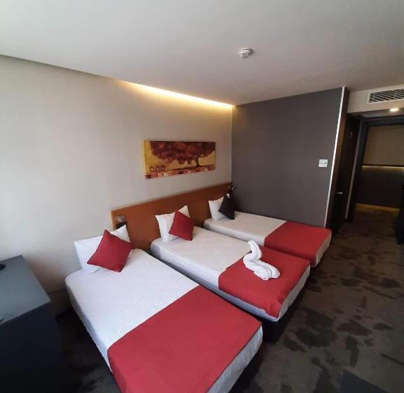 اتاق استاندارد سه نفره, Sapko Airport