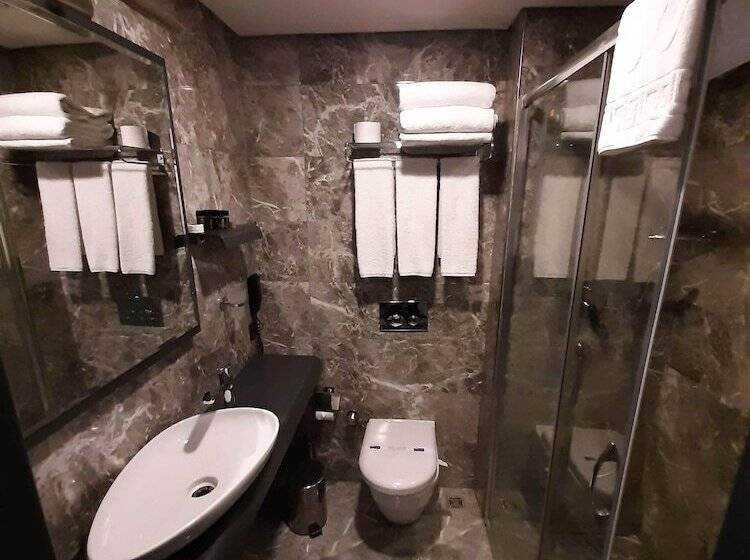 اتاق استاندارد یک نفره, Sapko Airport