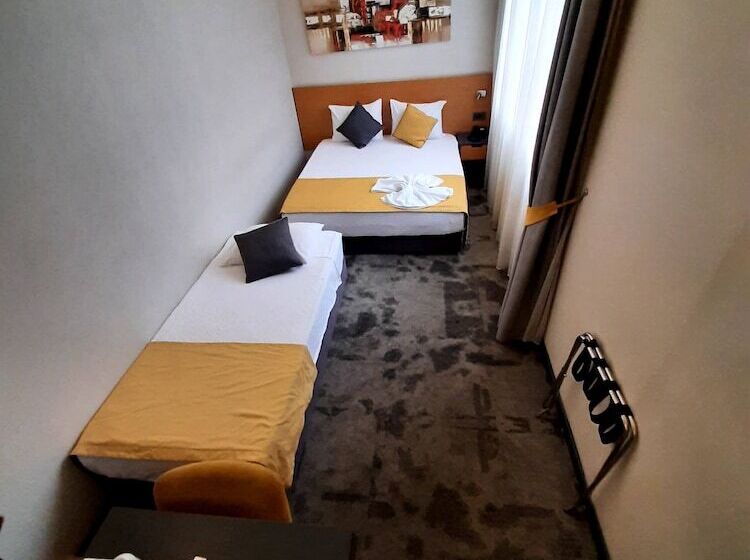 اتاق استاندارد سه نفره, Sapko Airport