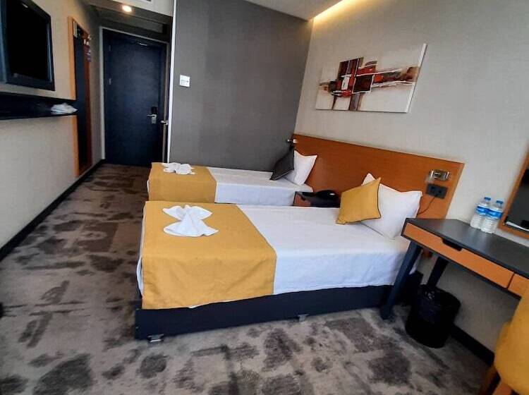 اتاق استاندارد, Sapko Airport