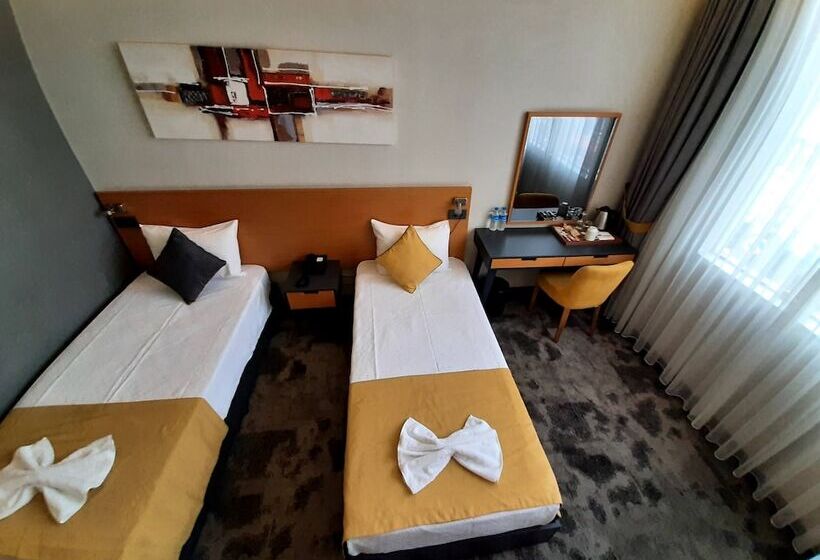 اتاق استاندارد, Sapko Airport