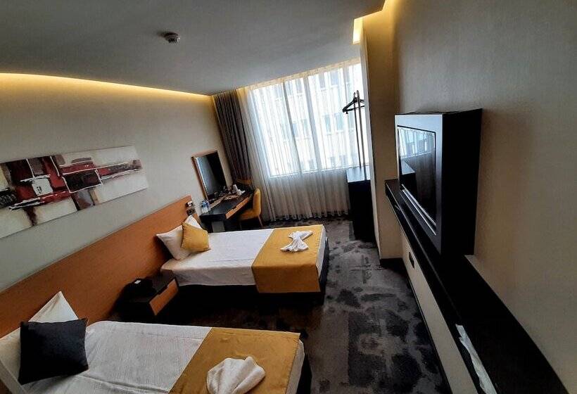 اتاق استاندارد, Sapko Airport