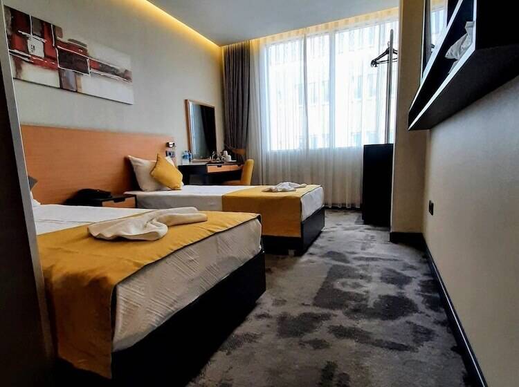 اتاق استاندارد, Sapko Airport