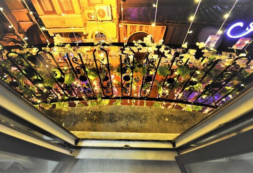 اتاق استاندارد با بالکن, The Beyoglu House