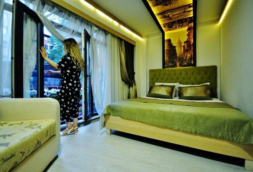 اتاق استاندارد با بالکن, The Beyoglu House