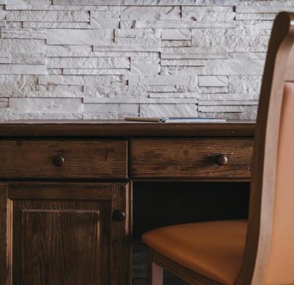 سوییت جونیور, Victoria By Vaya