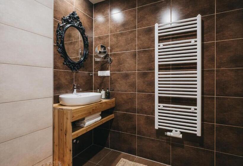 اتاق خانوادگی, Victoria By Vaya