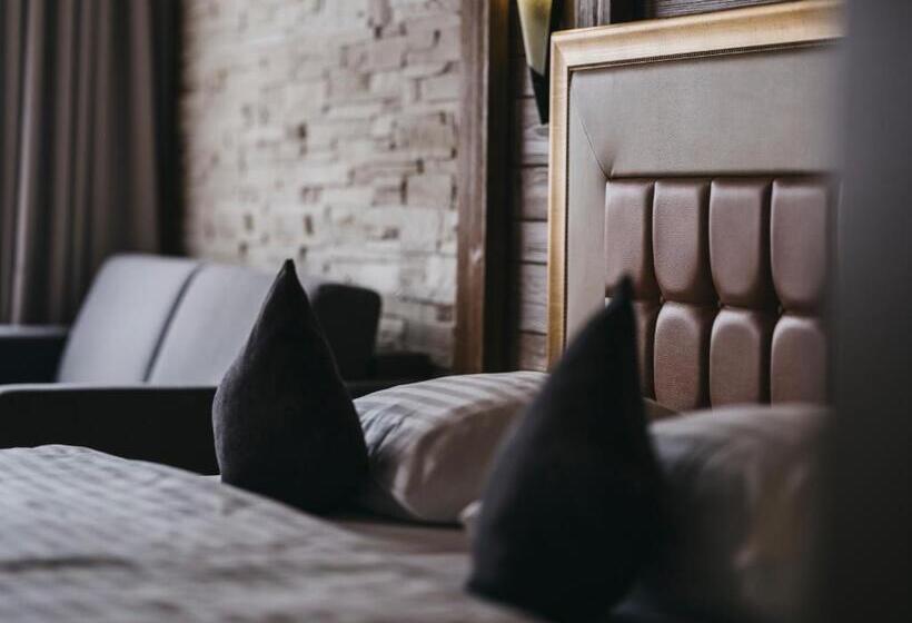 سوییت جونیور, Victoria By Vaya