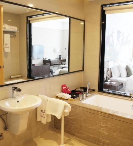 اتاق استاندارد با تخت بزرگ برای معلولان, S & Preference Hualing Tbilisi