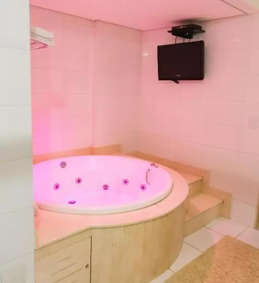 سوئیت با وان آب گرم, Jr Hotel Ribeirão Preto