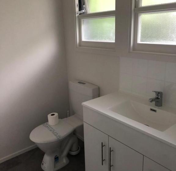 标准工作室, Ambassador Motor Inn